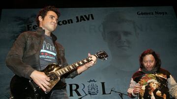 Javier G&oacute;mez Noya, a la guitarra. 