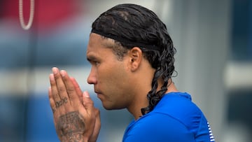 Carlos Gullit Peña durante un partido con Cruz Azul en México.