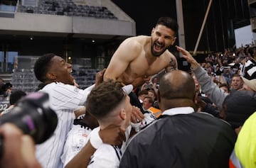 Mitrovic celebra un gol con el Fulham.