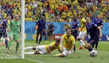 Poco recordada es la última derrota brasileña en casa. Fue en el duelo por el tercer lugar del Mundial 2014, el 12 de julio en Brasilia, por 3-0 ante Países Bajos. Robin van Persie, Daley Blind y Georginio Wijnaldum anotaron para los europeos.