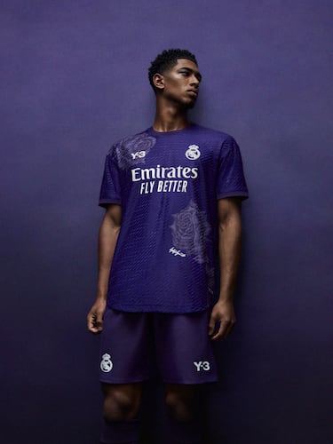 La nueva camiseta del club blanco, la cuarta para esta camapaña, ha sido presentada través de los diferentes perfiles de redes sociales del Real Madrid. Bellingham ha sido la cara principal para la presentación. El color de la elástica será el morado, uno de los colores característicos merengues.