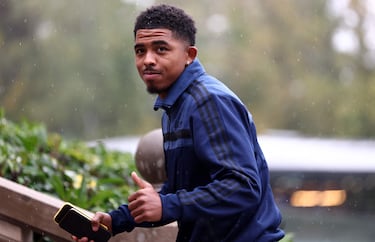 Wesley Fofana llega a la concentración en Clairefontaine.