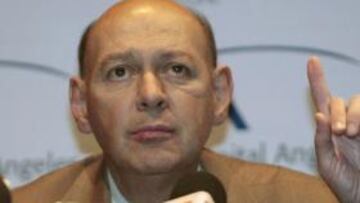 Un cirujano chileno asegura que cabecear sería mortal para Cabañas