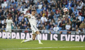 El jugador del Real Madrid Javi Sánchez marca el 3-0 al Melilla. 



