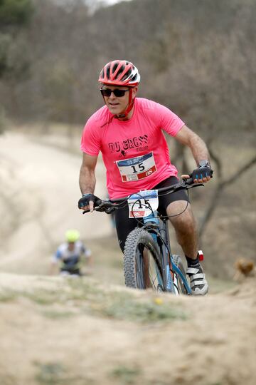 Los duatletas madrileños Manuel Díaz y Beatriz Molina cosecharon dos trabajadas victorias en la tercera edición del Du Cross Alcobendas. La localidad recibió a 170 duatletas con el parque natural de Valdelatas como escenario ideal para esta práctica deportiva. El próximo reto del circuito será el sábado 11 de mayo en Villanueva de la Cañada.

