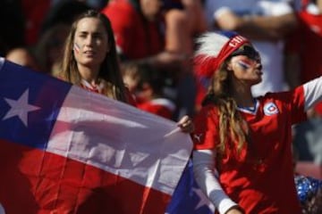 Las hinchas chilenas presentes en el Nacional