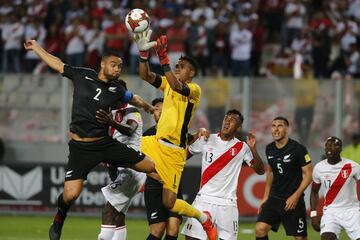 Peru goalkeeper Pedro Gallese grabs the ball as teammates Renato Tapia (13) and Luis Advincula (17) look on, as New Zealand's Winston Reid, left, fails to make contact during a play-off qualifying match for the 2018 Russian World Cup in Lima, Peru, Wednesday, Nov. 15, 2017. (AP Photo/Karel Navarro)