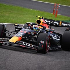 Checo Pérez abandonó el Gran Premio de Japón tras una fatídica carrera