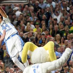Del infierno al cielo en 364 días: ¡North Carolina gana la NCAA!