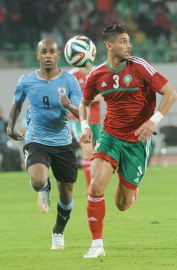 Marruecos-uruguay. Achraf Lazaar y Diego Rolán.