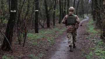 A Ukrainian serviceman patrols not far from the town of New York, Donetsk region on April 14, 2022, amid Russian invasion of Ukraine. (Photo by Anatolii Stepanov / AFP)