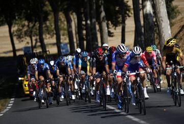 Wout Van Aert del Jumbo Visma se volvió a quedar con la victoria después de una etapa marcada por los abanicos que afectaron a varios que estaban en el Top 10 de la clasificación general. Egan es el mejor colombiano a 13 segundos del líder Adam Yates del 