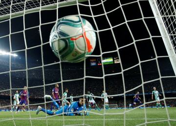 3-1. Carles P¨¦rez marc¨® el tercer gol.
