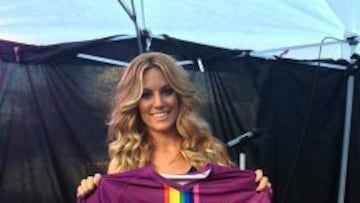 Edurne, ayer en el &#039;D&iacute;a del Orgullo&#039;, con la nueva camiseta del Guadalajara.