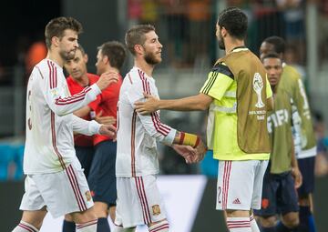 El 13 de junio, España perdió 5-1 ante la Selección de Países Bajos. La que fue la final de 2010, los neerlandeses se tomaron la revancha contra la Selección Española en una segunda parte para olvidar en la que se encajaron 4 goles. La derrota ante Chile en el siguiente partido dejó eliminada a la Selección que llegó como vigente campeona al torneo.