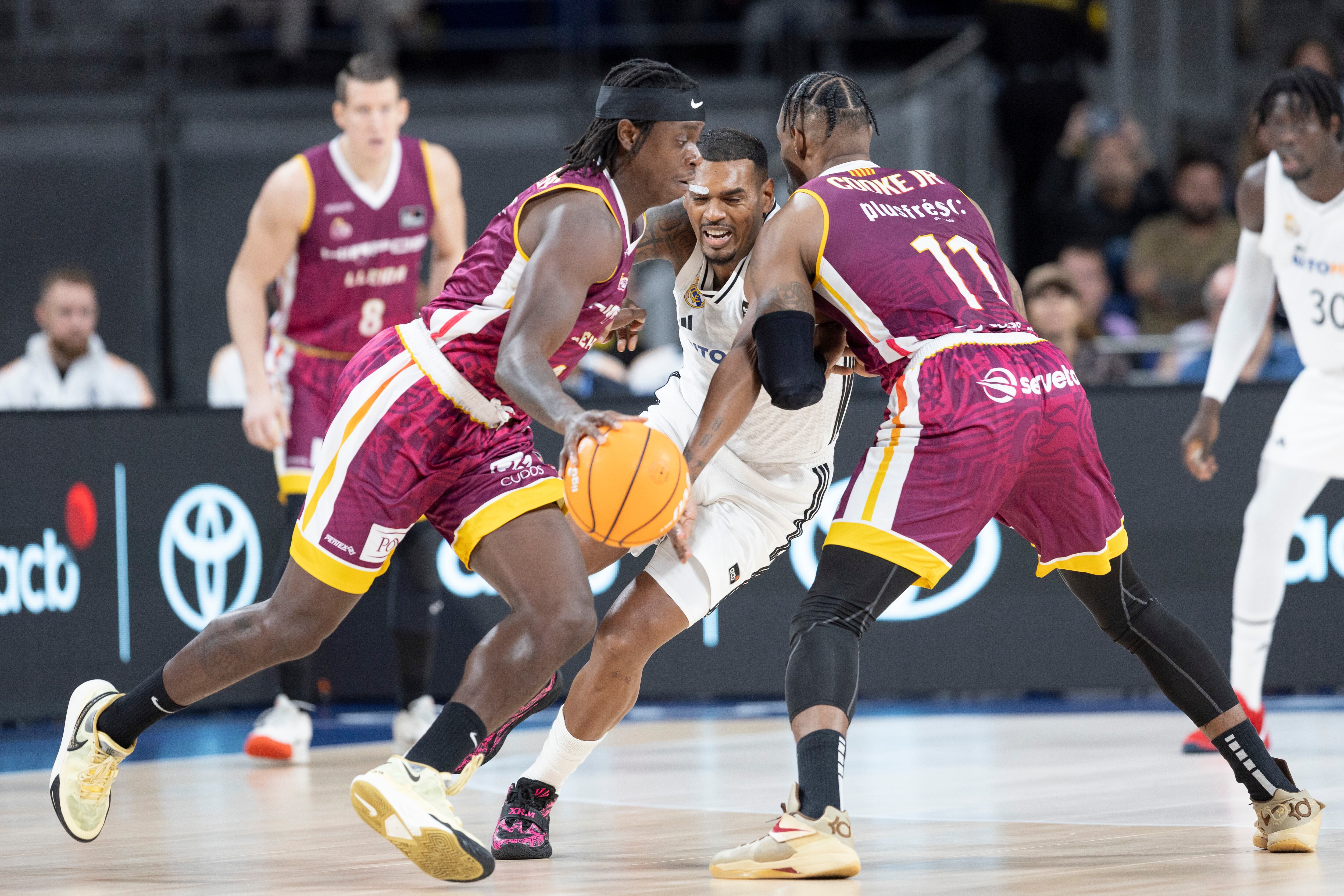 El Madrid pasa de ganar por 26 al Lleida a pedir la hora