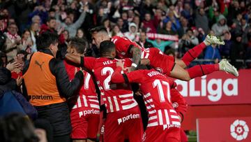 GIRONA, SPAIN - NOVEMBER 04: Ivan Martin of Girona FC celebrates scoring his teams second goal of the game with team mates during the LaLiga Santander match between Girona FC and Athletic Club at Montilivi Stadium on November 04, 2022 in Girona, Spain. (Photo by Alex Caparros/Getty Images)