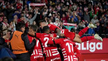 GIRONA, SPAIN - NOVEMBER 04: Ivan Martin of Girona FC celebrates scoring his teams second goal of the game with team mates during the LaLiga Santander match between Girona FC and Athletic Club at Montilivi Stadium on November 04, 2022 in Girona, Spain. (Photo by Alex Caparros/Getty Images)