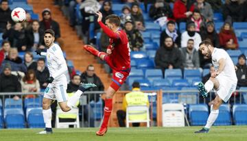 1-0. Lucas Vázquez marcó el primer gol tras un pase de Daniel Carvajal .