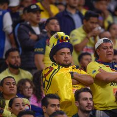 Así festejó la afición de América el gol anulado de Henry Martín
