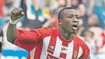 <b>CELEBRACIÓN. </b>Congo, asfixiado tras marcarle un gol al Numancia, lo celebró con los puños cerrados.