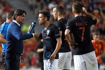 El entrenador Zlatko Dalic con los jugadores.