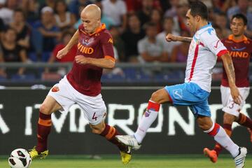 Michael Bradley became one of the best central players the States has ever seen; he surprised everyone when he decided to make a move back to MLS in 2014 after a good career in Europe. He played with Heerenveen, Borussia Monchengladbach, Aston Martin, Chievo, and Roma. 