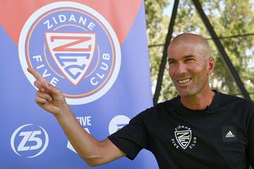 El técnico del Madrid presenta el "Zidane Five Club" un programa de educación y deporte en la localidad de Aix-en-Provence, al sur de Francia cerca de Marsella.