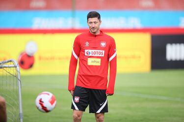 Bayern CEO Kahn slams Lewandowski for publicly revealing intention to leave