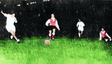 Partido de la Final de la Copa de Europa de 1956 entre el Stade de Reims y el Real Madrid. Gol4-3 Gento Avanza por la izquierda, se marcha de dos jugadores y templa un balón que Rial empalma a la red de Jacquet.