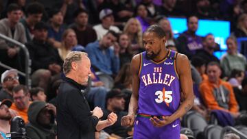 The Phoenix Suns came from behind to beat the Los Angeles Clippers, but Durant and Budenholzer were involved in a tense argument.