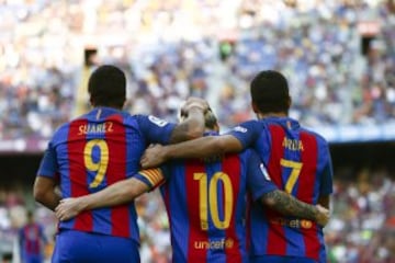Los goleadores del encuentro, Suárez, Messi y Arda.