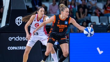 La jugadora del Valencia Leo Fiebich, en acción durante el partido frente al Casademont Zaragoza en la semifinal de la Copa de la Reina que se disputa en el Palau d'Esports de Tarragona.