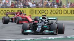 Lewis Hamilton (Mercedes W12) y Charles Leclerc (Ferrari SF21). Silverstone, Gran Breta&ntilde;a. F1 2021.