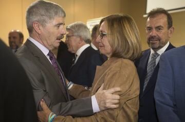 Entrega de galardones durante la presentación del IV Torneo Vicente del Bosque