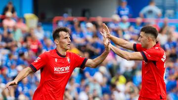 Budimir celebra su gol con Abel Bretones.