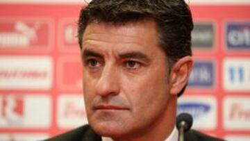 Míchel durante su presentación con el Olympiacos.