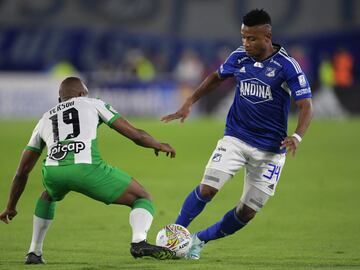 Atletico Nacional's defender Yerson Candelo (L) fights for the ball with Millonarios' midfielder Oscar Cortes (R) during the Colombian First Division Football Championship final match between Millonarios and Atletico Nacional at the El Campin stadium in Bogota, on June 24, 2023. (Photo by Raul ARBOLEDA / AFP)