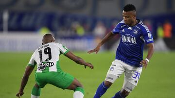 Atletico Nacional's defender Yerson Candelo (L) fights for the ball with Millonarios' midfielder Oscar Cortes (R) during the Colombian First Division Football Championship final match between Millonarios and Atletico Nacional at the El Campin stadium in Bogota, on June 24, 2023. (Photo by Raul ARBOLEDA / AFP)