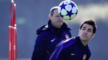 'Sky' asegura que Wenger no permitirá la marcha de Cesc al Barcelona.