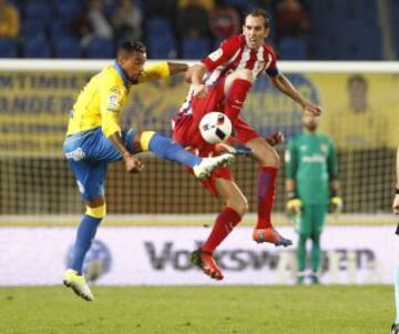 Prince Boateng y Godín.