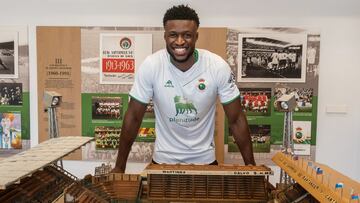 Sekou Gassama ya se ha puesto la camiseta del Racing en El Sardinero.