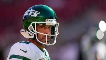 SANTA CLARA, CALIFORNIA - SEPTEMBER 09: Quarterback Aaron Rodgers #8 of the New York Jets looks on during warm ups before taking on the San Francisco 49ers at Levi's Stadium on September 09, 2024 in Santa Clara, California. Thearon W. Henderson/Getty Images/AFP (Photo by Thearon W. Henderson / GETTY IMAGES NORTH AMERICA / Getty Images via AFP)
