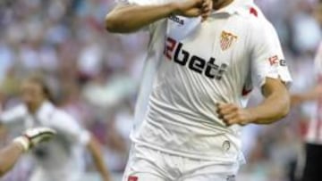 Negredo: "Queremos estar entre los grandes y los tres puntos tienen que quedarse en casa"