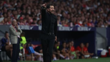 Atletico Madrid's Argentine coach Diego Simeone gestures to players from the touchline during the Spanish league football match between Club Atletico de Madrid and Girona FC at the Metropolitano stadium in Madrid on August 25, 2024. (Photo by Pierre-Philippe MARCOU / AFP)