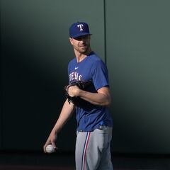 Jacob deGrom, pitcher de los Texas Rangers, requiere cirugía Tommy John