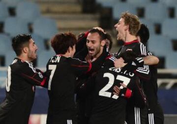 Los jugadores del Bayer celebran el 0-1.