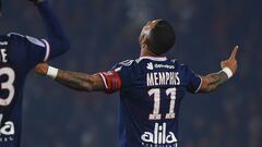 Lyon&#039;s Dutch forward Memphis Depay (R) celebrates after scoring his team&#039;s second goal during the French Ligue 1 football match between Nimes and Lyon (OL) at the Costieres stadium in Nimes, southern France, on December 6, 2019 (Photo by Sylvain