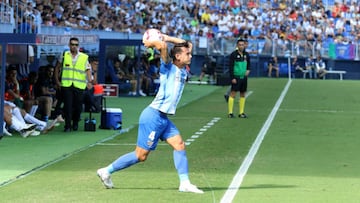 30/09/18 LUIS HERNANDEZ SACA DE BANDA JUGADOR DEL MALAGA