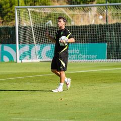 El Almería activa la limpieza de vestuario con destacadas ausencias en el stage de Marbella